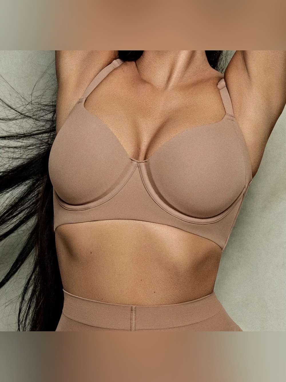 SKIMS fit everybody Back Smoothing Full Coverage Bra
size 32B nwt